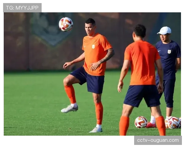 中超俱乐部走进社区，开展青少年足球训练营强调攻防转换意识